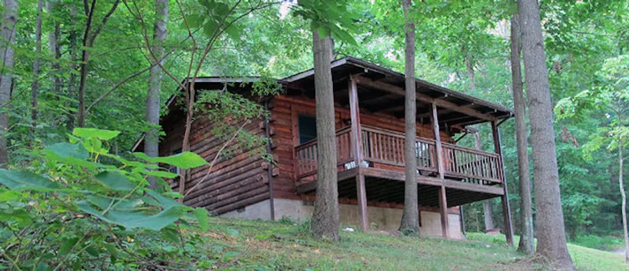A cabin in the Ohio hills at Piedmont Lake